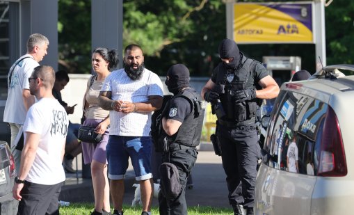 Подробности за "Калашниците": Единият бил натопен от проститутка, която обичал 