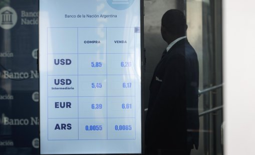 Какво означава спадът на долара за търговията, пътуванията и инвестициите