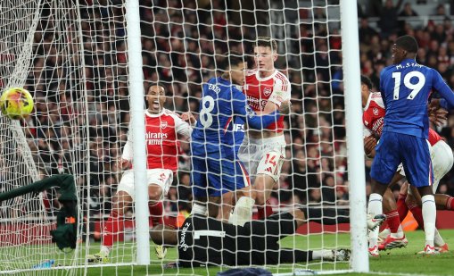 Арсенал срази Челси и продължава похода си към титлата във Висшата лига