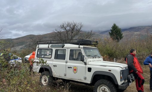 ПСС помогна на парапланерист, заплел се в дърво