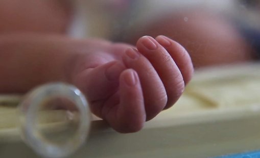 Трима израелски братя станаха бащи на четири деца, родили се в един ден