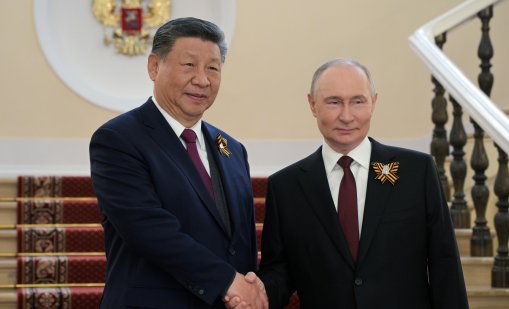 Путин и Ким Чен Ун заедно със Си Цзинпин на военния парад в Пекин