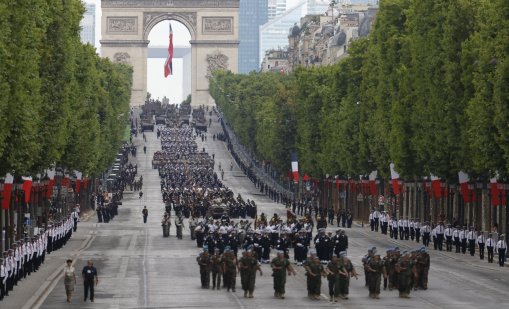 Франция връща доброволната казарма заради руска заплаха