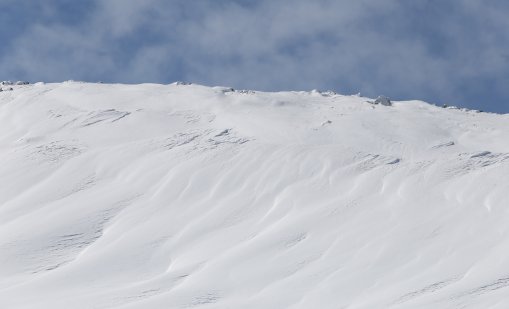 ПСС: Снежната покривка в планините е заледена