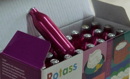 ЕС ще забранява големите бутилки с райски газ