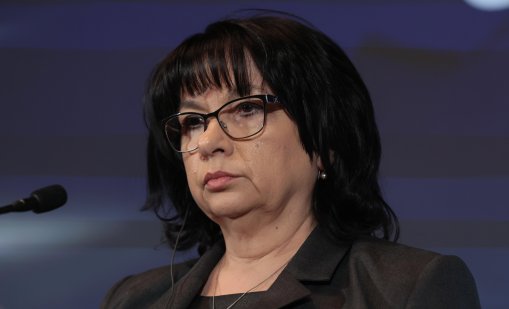 Петкова на среща с работодателските организации и синдикатите заради бюджета