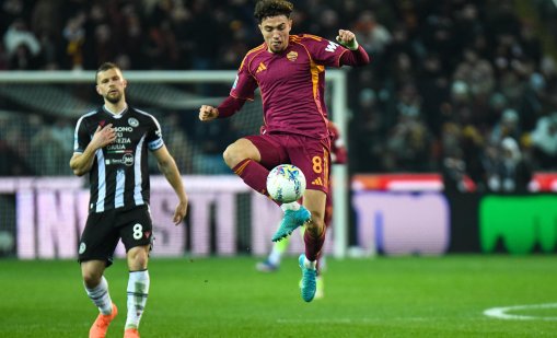 Крадци обраха халф на Рома, заключили го в стая 