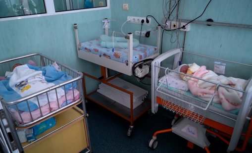 Над 60 на сто от бебетата са на родители без брак