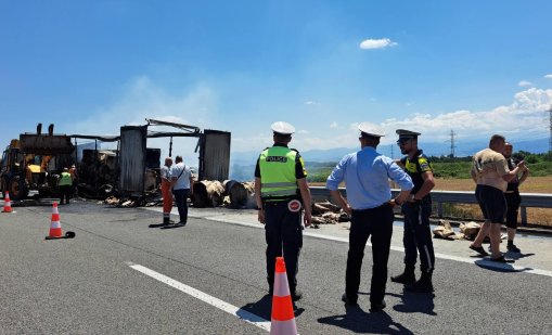  Тирът на АМ "Тракия" отново пламна, ограничиха пак движението 
