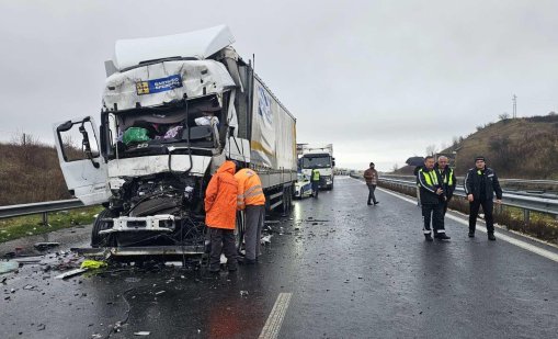 Шофьор е в болница след катастрофа по пътя Мездра - Ботевград