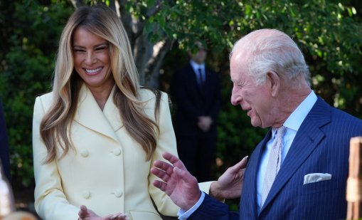 Крал Чарлз III успя да разсмее ледената кралица Мелания