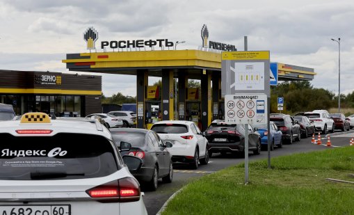 След ударите по рафинериите: Русия отново ограничава продажбата на гориво