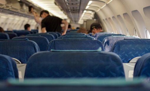 Пътници летяха 13 часа с труп на борда 