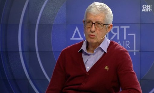 Румен Овчаров: Румен Радев няма да излезе на политическия терен