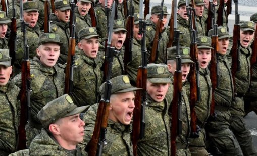Мир ли? Путин нареди да призоват в армията резервистите след ударите по рафинерии и военни заводи в Русия