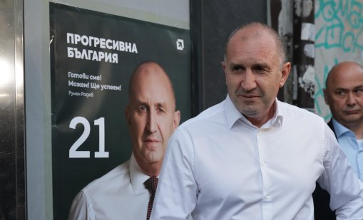 ДПА: Проруският експрезидент Радев на път да спечели съкрушителна победа 