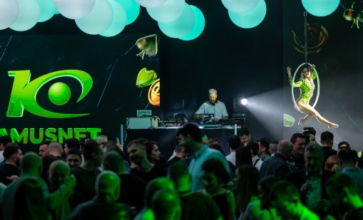 Amusnet отбеляза 10-годишнината си с легендата Любо Ганев и вдъхновяващо парти 