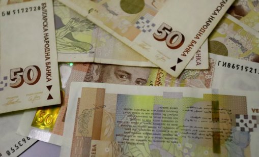 Възрастна жена даде 40 000 лева на мъж, представил се за полицай