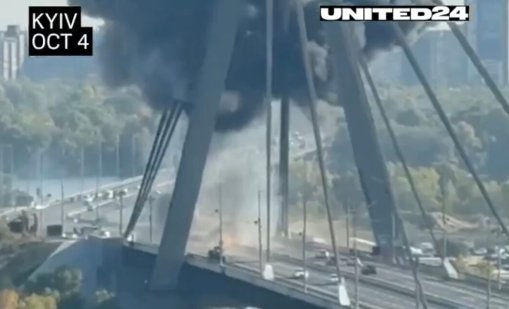 Дрон се вряза в мост в Киев по време на посещението на Мерц (ВИДЕО)