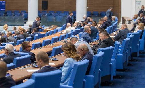 След лятната ваканция: Половината депутати с неоправдани отсъствия