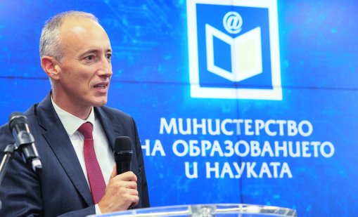 Вълчев: Учениците трябва да учат и чрез изкуствен интелект
