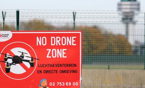 Сигнал за дрон временно затвори летище в Дания