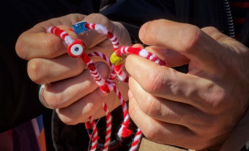 Първи мартеници в евро: Какви са цените?