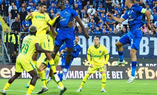 Левски и Лудогорец завършиха 0:0, сините останаха начело  в класирането