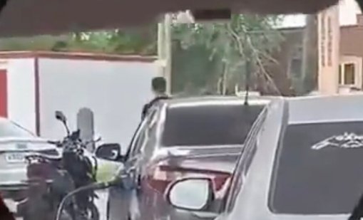 Руснаците продължават да се бият за гориво ВИДЕО