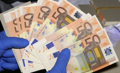 Жена платила битови сметки с фалшиви 50 евро