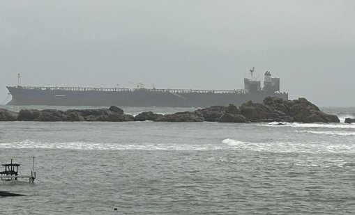 Танкерът "Кайрос" е неуправляем, изтеглянето му започва в петък