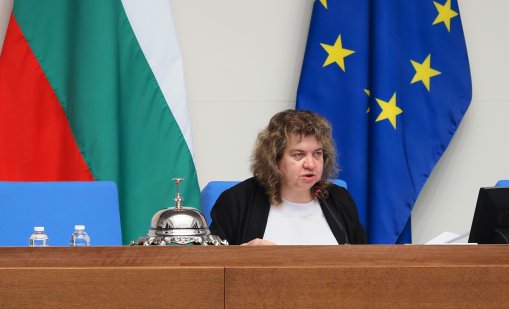 Киселова за Близкия изток: Да се търси начин за деескалация и сядане на масата за преговори