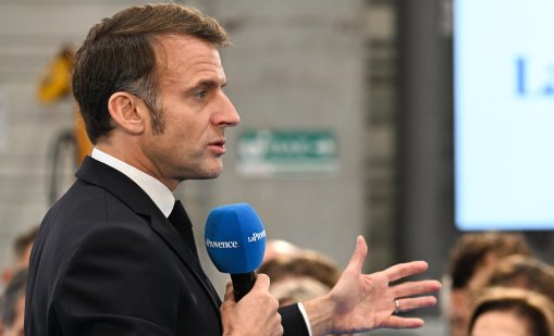 Макрон за невярна информация в интернет за преврат във Франция