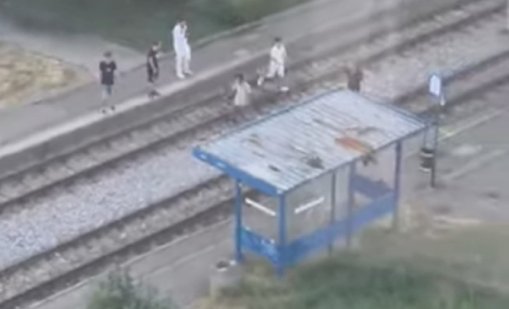Ваш сигнал: Вандали трошат с камъни спирка в софийския кв. "Люлин" ВИДЕО