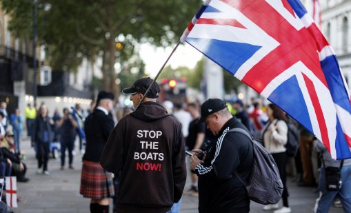 Великобритания срещу бежанците: Силно орязани помощи и лесни депортации