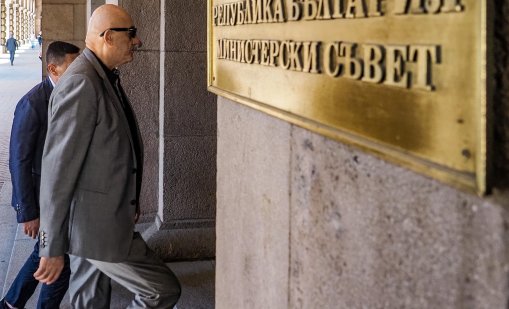 Правителството решава за шефове на разузнаването и нови радари за армията