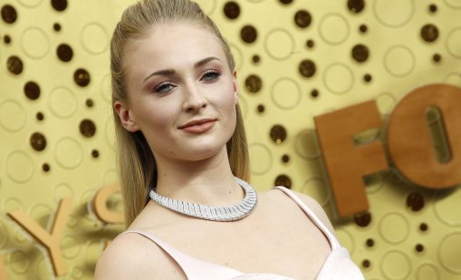 Закъса го: Софи Търнър не била ходила на среща с мъж от месеци