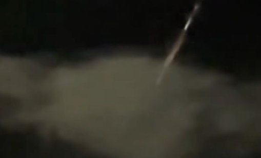 Мистериозни светещи обекти падат от небето в Гърция ВИДЕО