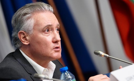 Кирил Домусчиев: Взимат се огромни заеми, които се наливат за заплати на чиновници