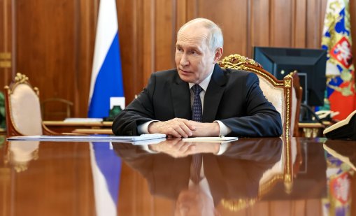 Красота, блясък и война: Блогърката, която прави руската пропаганда модерна