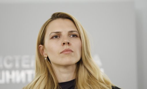 Петрова: България изчаква яснота за финансирането на обезщетенията за Украйна