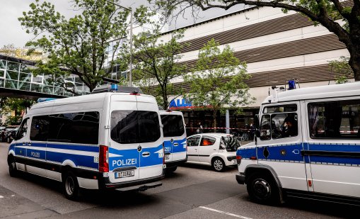 Няколко души са взети за заложници при банков обир в Германия