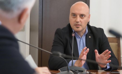 Славов пита: Как Невзоров е експулсиран и после е светкавично върнат в България?