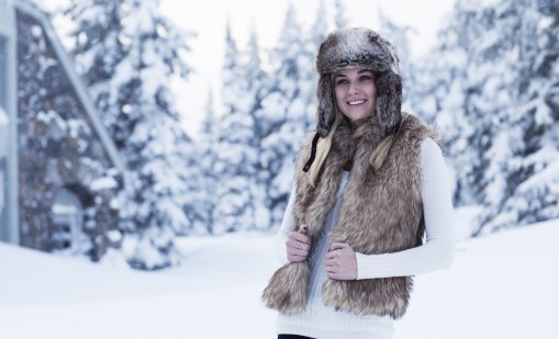 Най-стилните начини да носите пухкаво елече през новия сезон