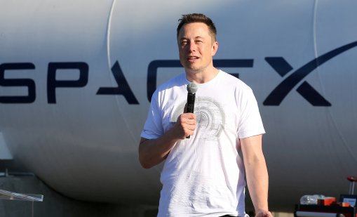 Френските прокурори призовават Мъск по дело за дийпфейк съдържание в X