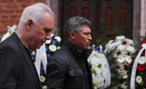 България се прощава с футболната легенда Боби Михайлов СНИМКИ/ВИДЕО