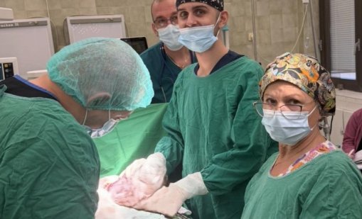 Отстраниха тумор колкото пъпеш от корема на жена в Бургас