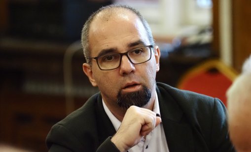 Първан Симеонов: Йотова може да прелегитимира властта, Гюров се бави