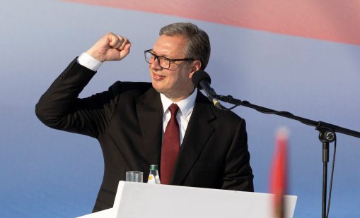 Това не е краят: Вучич подава оставка като президент, но се завръща като премиер?