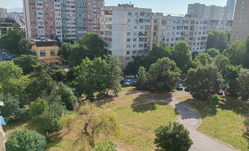 Жители на "Младост 3" на протест, искат да спасят детска площадка